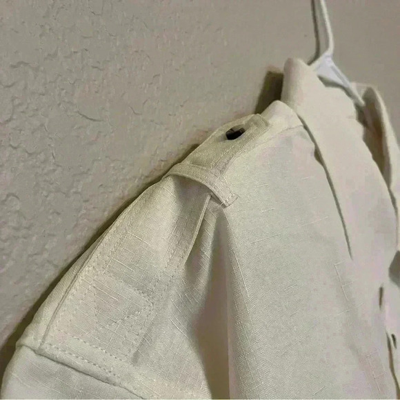 John Blair polyester ivory button down shirt with two front pockets NWOT - Picture 11 of 12